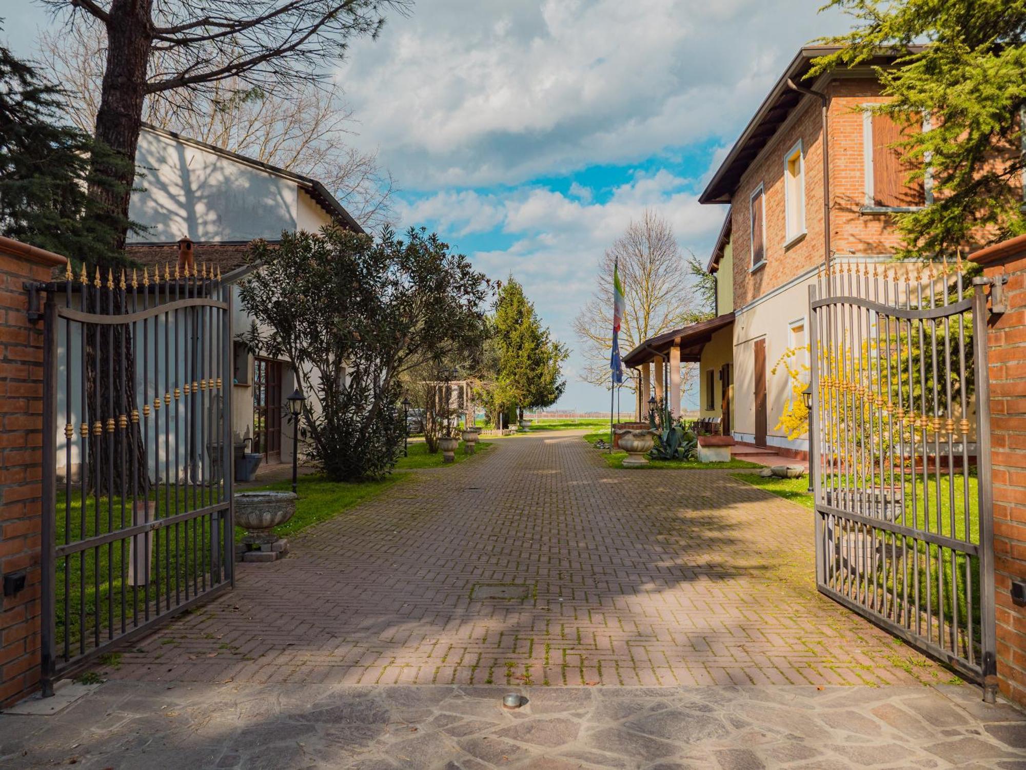 B&B Villa Erika Lugo  Exteriör bild